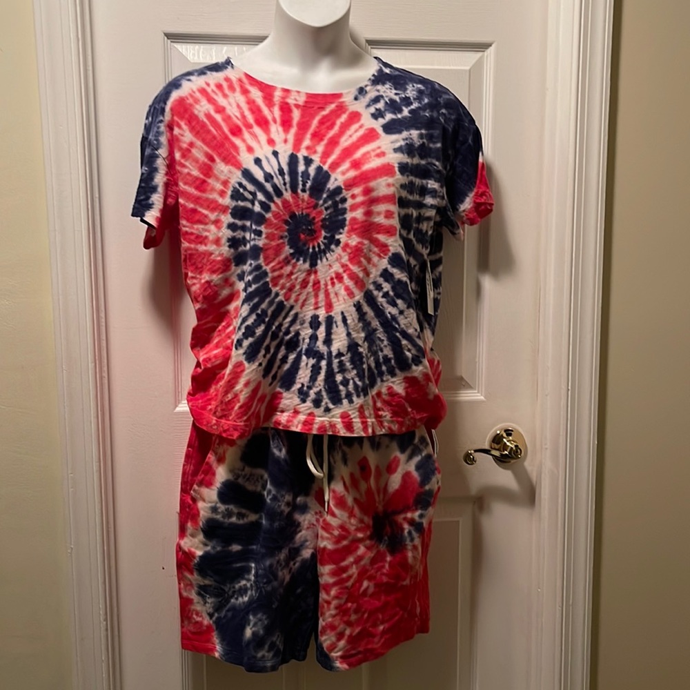 Old Navy loose American tie & dye loose top & gender neutral sweat short 7.5”